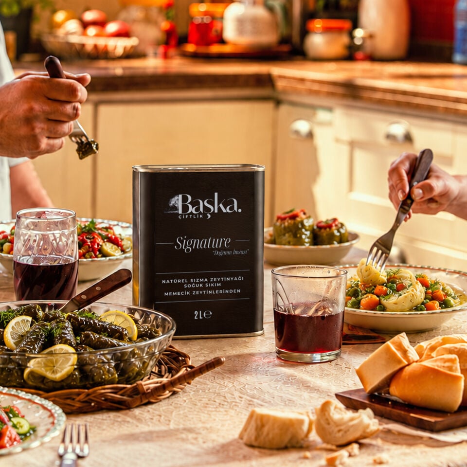 Başka Çiftlik Signature Memecik Soğuk Sıkım Natürel Sızma Zeytinyağı 2 L